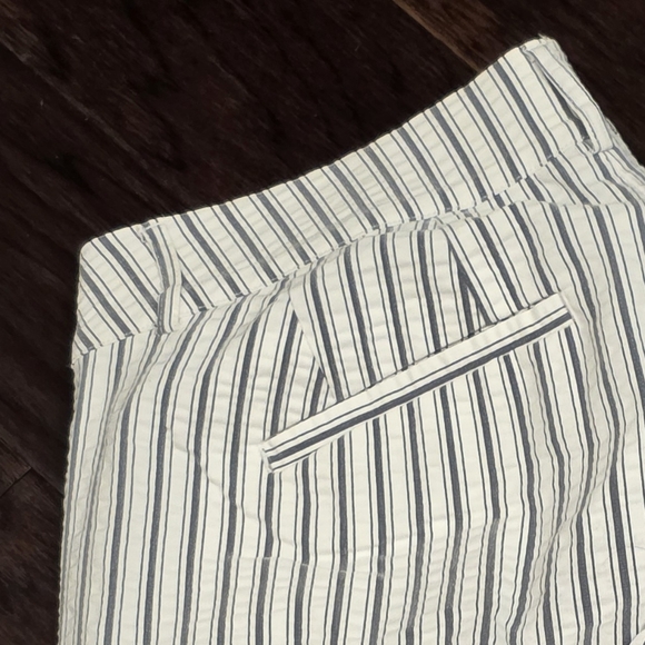 Lane Bryant The Lena Gray & White Stripped Cropped Capri Pants Cuff Hem Size 14 - Picture 3 of 12